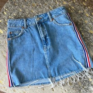 Top Shop 90s style mini distressed jean skirt size 2